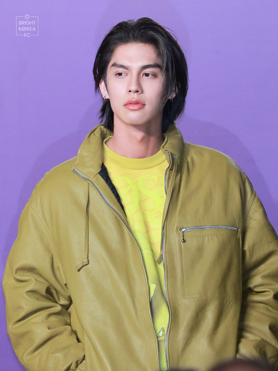 Bright_KoreaFC's tweet image. 📸2023/10/06

성수동 버버리 스트릿에 나타난 태국 남신, 브라잇💜💛

Burberry Bright In Seoul 
#BurberryStreetsxBRIGHT 
#BurberryStreets 
#Burberry 
#bbrightvc