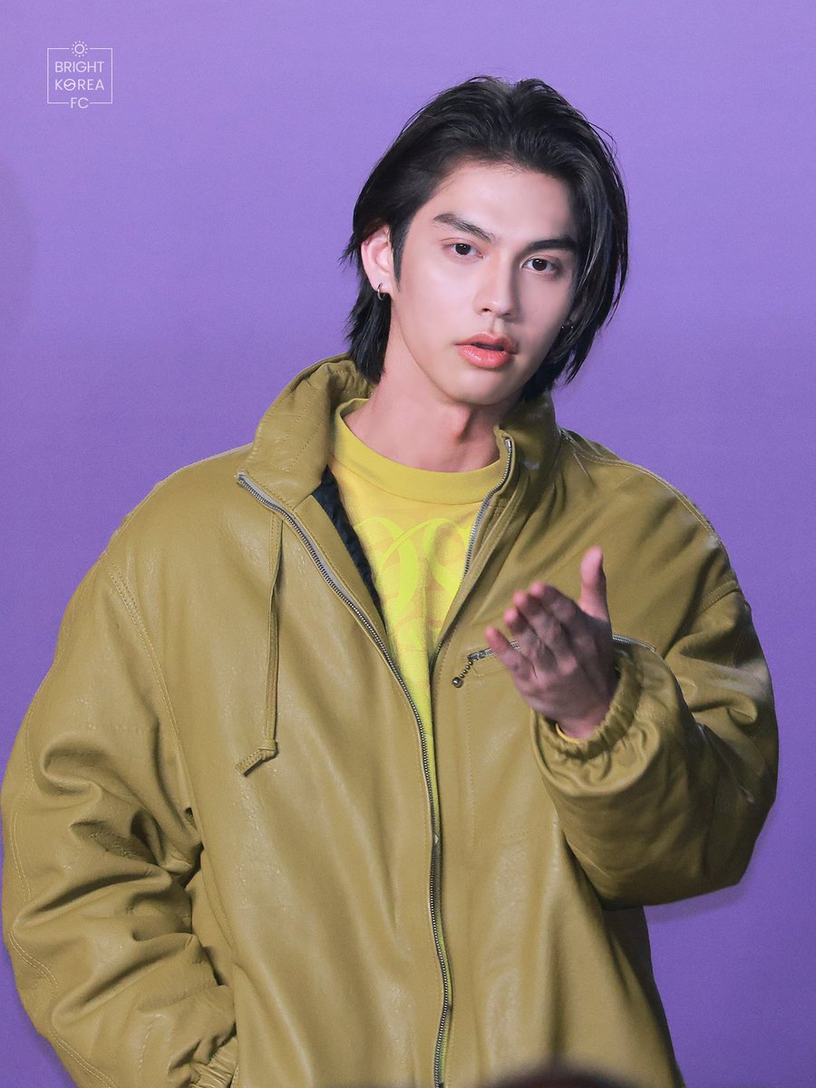 Bright_KoreaFC's tweet image. 📸2023/10/06

성수동 버버리 스트릿에 나타난 태국 남신, 브라잇💜💛

Burberry Bright In Seoul 
#BurberryStreetsxBRIGHT 
#BurberryStreets 
#Burberry 
#bbrightvc