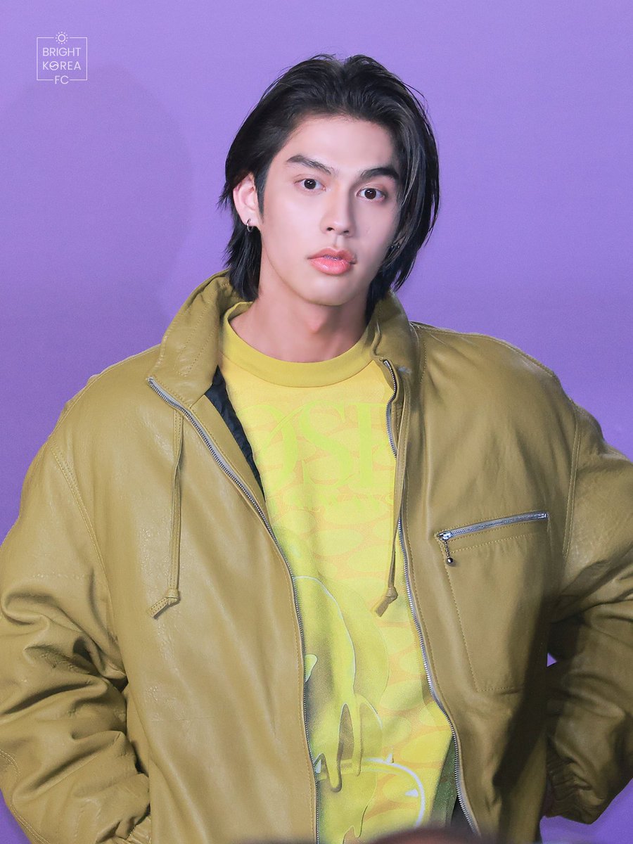 Bright_KoreaFC's tweet image. 📸2023/10/06

성수동 버버리 스트릿에 나타난 태국 남신, 브라잇💜💛

Burberry Bright In Seoul 
#BurberryStreetsxBRIGHT 
#BurberryStreets 
#Burberry 
#bbrightvc