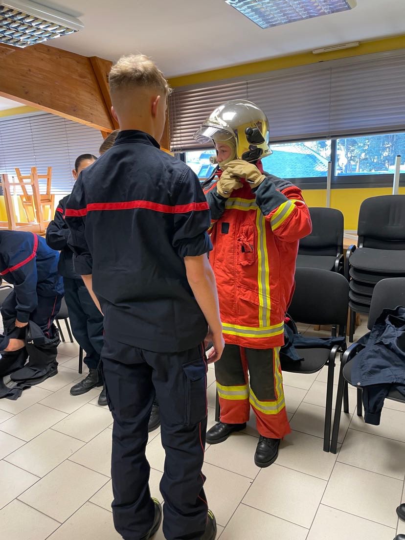 📅 Samedi 7 Octobre 📅

Ce samedi matin, pour le troisième samedi de formation, les JSP ont débuté la matinée avec un cours sur les EPI.
Ensuite c’était ordre serré 🫡
Samedi prochain les jeunes seront au cross départemental des sapeurs-pompiers de la Lozère à Villefort ! 💪🏻