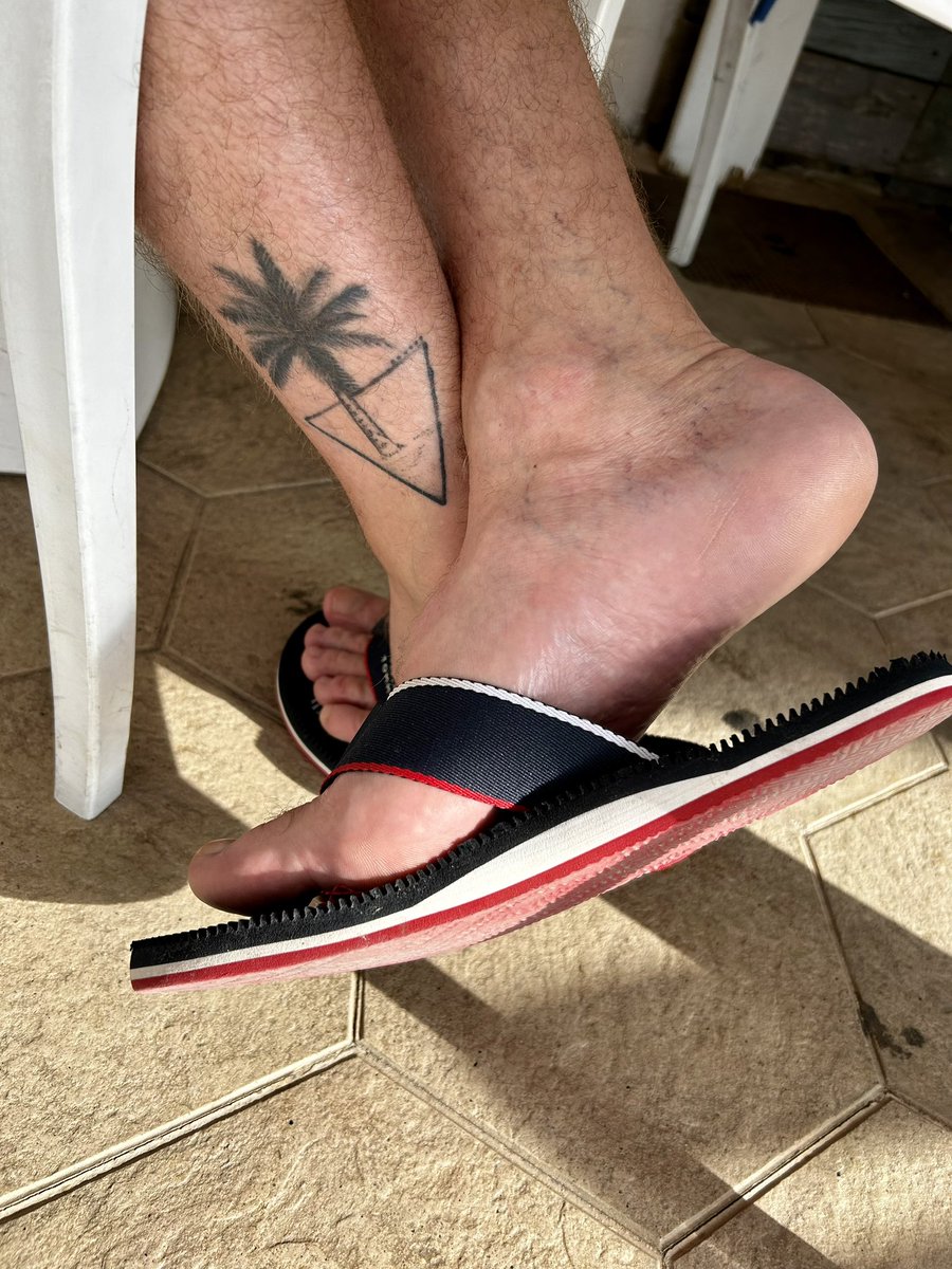 MFeetworld's tweet photo. Greetings from Ibiza 🦶🏼🌴 🦶🏼 https://t.co/KYBEl3cCYm