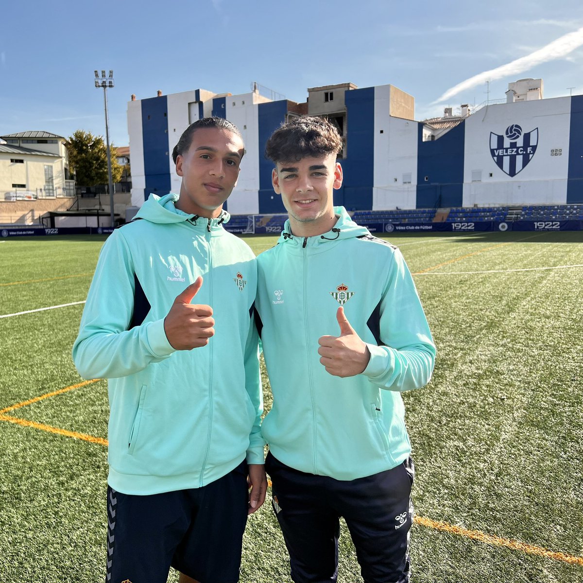 ¡Ya pisamos el césped del Vivar Téllez! 🏟️👍🏼

#BetisDeportivo #CanteraBetis