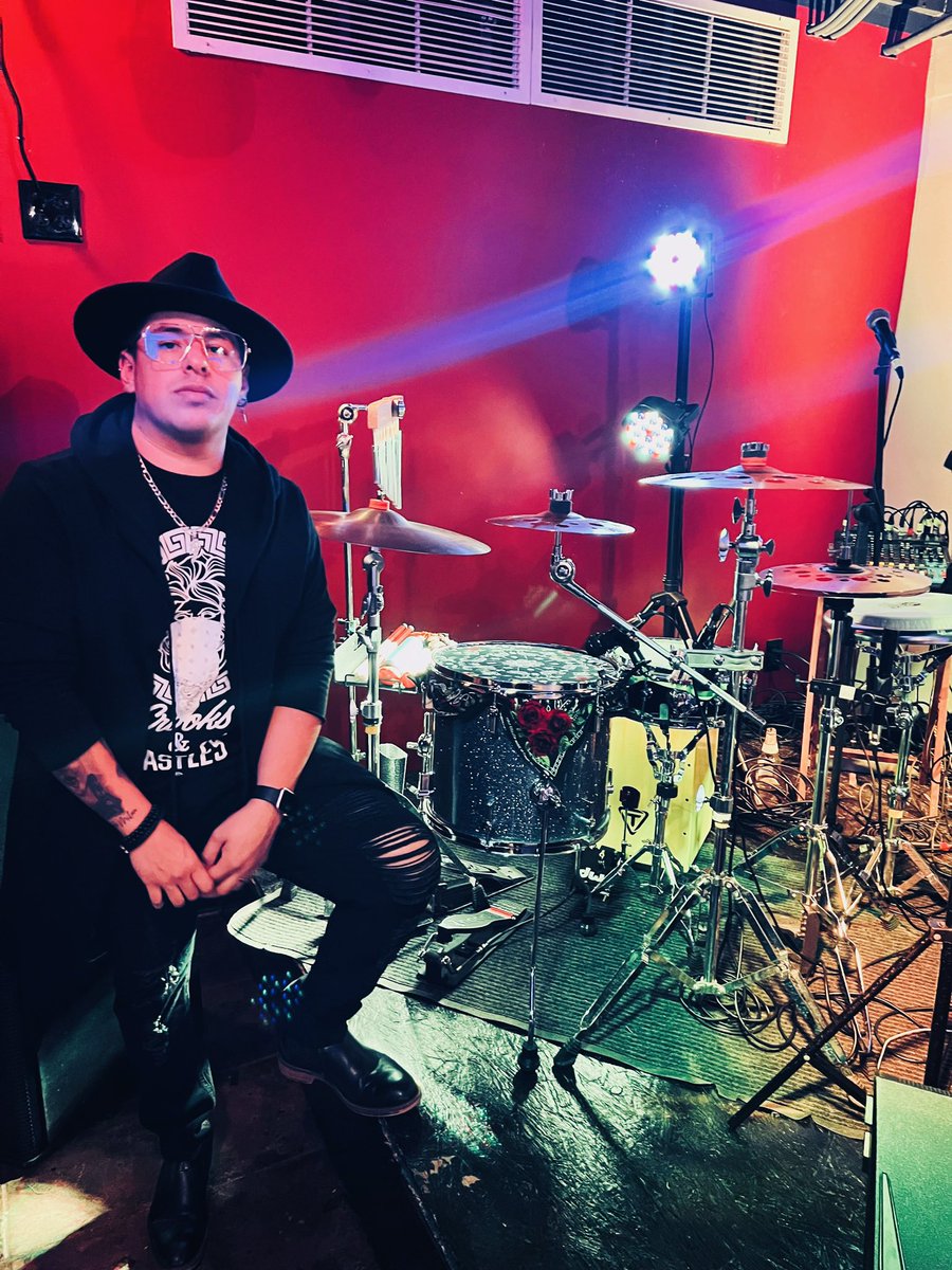 fhernandodrums1's tweet photo. Fue todo por hoy…Unplugged Acoustic! “Si luchas puedes perder, Si no luchas estas Perdido” Ánimo!! Bendiciones para todos! 🙏🏻🥁
#Yosoyfherdrums #Vida #Musica #Pasion #AmorAlaMusica #Drummer #Baterista #Acoustic #Unplugged #haram #Cajon
#HeadArtDrums #NashCustomDrums #unplugged https://t.co/dSR323Q0DJ