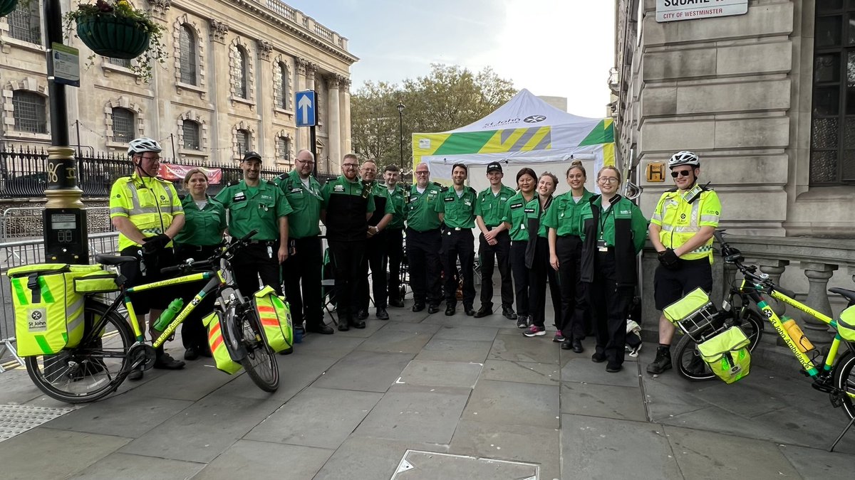 Up bright and early at 5am this morning for the @RoyalParksHalf Marathon! 

Chuffed to be leading an #excellent team today as TCM, at Treatment Centre 2.2 in #TrafalgarSquare! 

@stjohnambulance 
@SJA_NI 
@SJALondonCRU