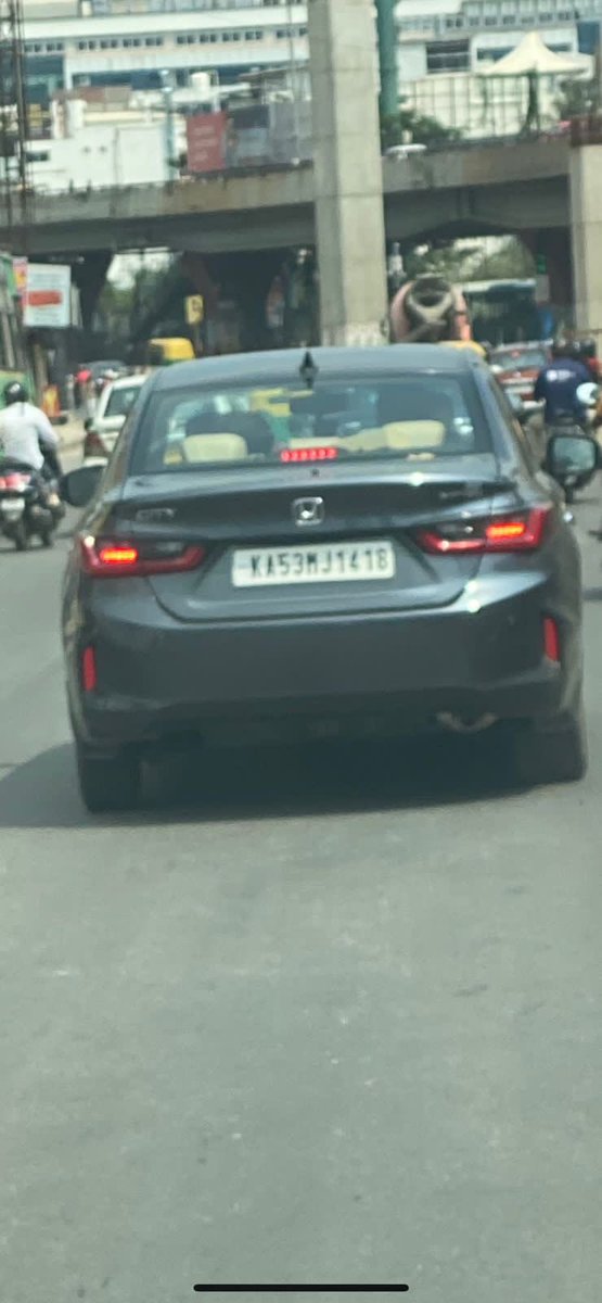 Manjunathc23's tweet photo. @blrcitytraffic pls take appropriate action against the below mentioned Car Owner, who was blocking way, driving rashly &amp; negligently &amp; tried to dash the car couple of times on Sarjapur Road, Near Iblur Junction (IST 1:30 PM / 08/10/23). https://t.co/KhtJCdEvO0
