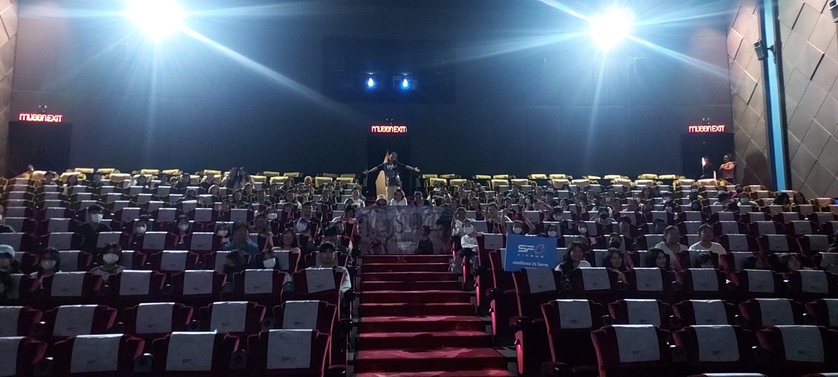 eunhye_mileapo's tweet photo. ManSuang ticket giveaway for 400 seats at SF's Korat Theater today.
From the distribution of 100 tickets, 879 seats have been distributed until today, 100 more seats will be distributed on October 10, and finally, 100 tickets will be distributed at Kalasin. More than 1000 tickets will be distributed through the small hearts of Korean and international fans. Please wait for the rest of the distribution.
We hope that ManSuang will remain in the hearts of those who saw the movie today.
#MilePhakphum
#Nnattawin
#ManSuang