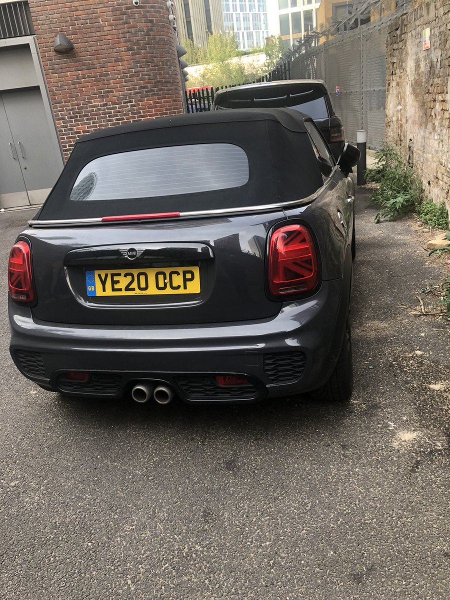 tele_text's tweet photo. @YPLAC @metpoliceuk 
Blocking the rear fire exit to a homeless hostel, Wandsworth Road near Sainsbury. Mega self-entitlement levels. https://t.co/Fchn3QdkUb