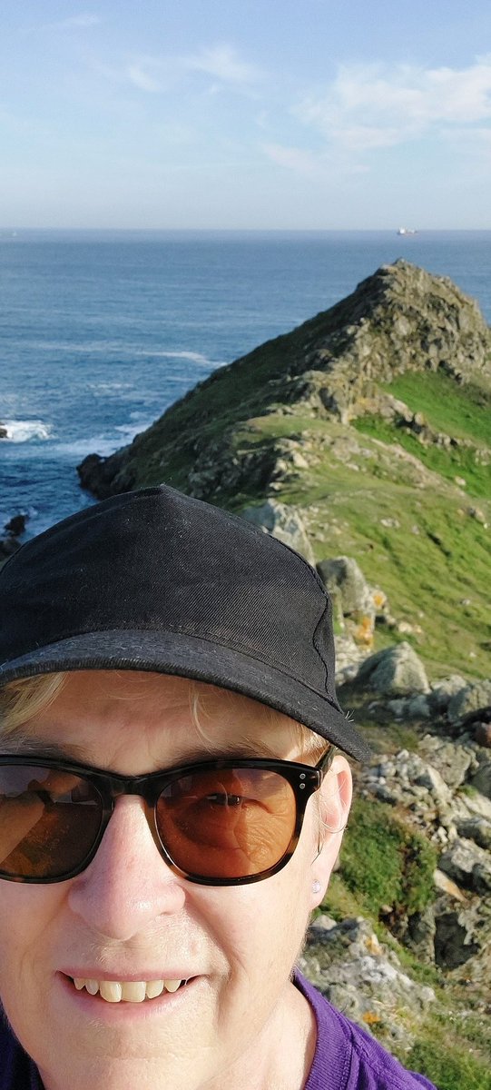 BevHunt72's tweet photo. 1.5 miles into #Walk32 of my 55 walk challenge to raise funds for #OneMedicine @HumanimalTrust and have reached #CuddenPoint..tempted to walk a bit further along it but don't want any accidents...onwards now to #PrussiaCove 😊https://t.co/Qfp9d2j80g https://t.co/cYcuZME3La