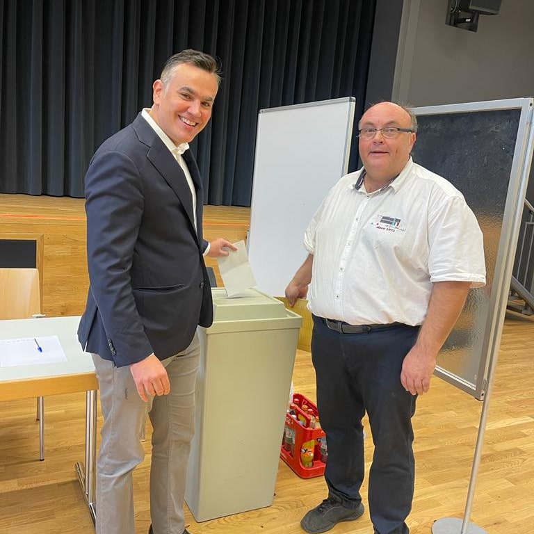 stefan_naas_fdp's tweet image. Wählen ist Bürgerpflicht. Wir Freie Demokraten haben ein Angebot gemacht: Weltbeste Bildung, eine starke Infrastruktur, Entlastung für die Wirtschaft und das Bekämpfen der irregulären Migration. Dafür heute: Erst- und Zweitstimme für die Freien Demokraten! #ltw23 #LTWHE23