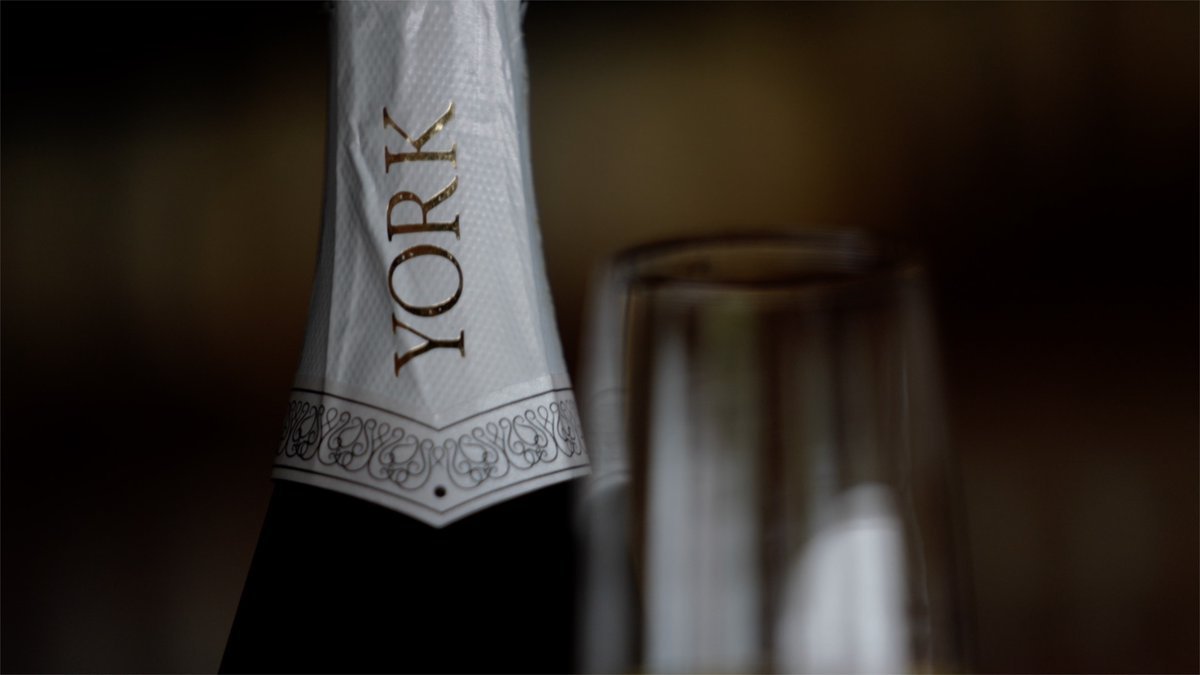 BorVilag's tweet photo. As the monsoon was petering out, we just had to discuss what wines to enjoy on a rainy day from @YorkWinery Today's video available under 'free for all'. To enjoy members' only content, become a member.

https://t.co/GigtqioqXR

#india #indianwines #nashik #winetasting #Indian https://t.co/oKmbCVMhL5