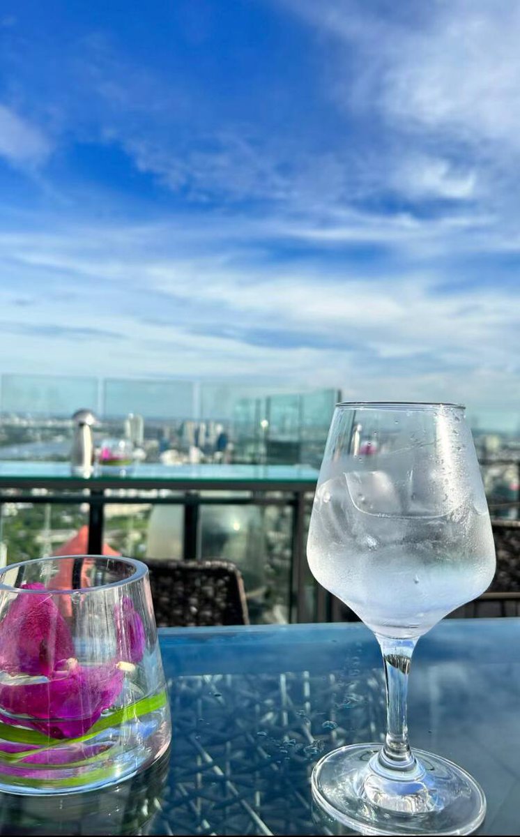Any day can be bright. But Sunday is brighter than every day ☀️🌇🌅
วันไหนก็สดใสได้ แต่วันอาทิตย์สดใสกว่าทุกวัน☀️🌇🌅