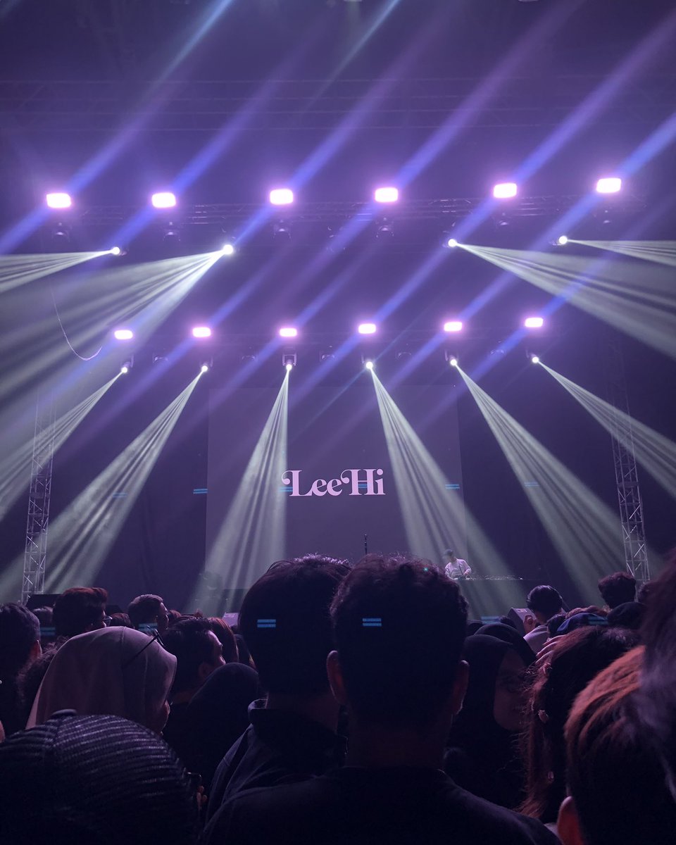 hoonieranika's tweet photo. thank you so much sneakerLAH & @msiakpopfans for this opportunity! really had so much fun last night π #concertLAH https://t.co/IjzNHX6Ey5