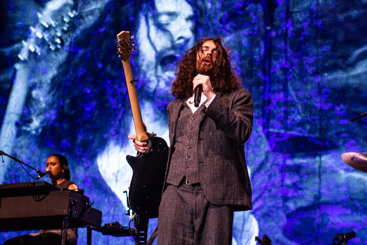 Hozier's tweet photo. Atlanta, that was such a crazy welcome back. Thank you all for showing so much love, I had an absolute blast with you 🖤

📸 @ruthlessimagery https://t.co/zZmHCwzfuu