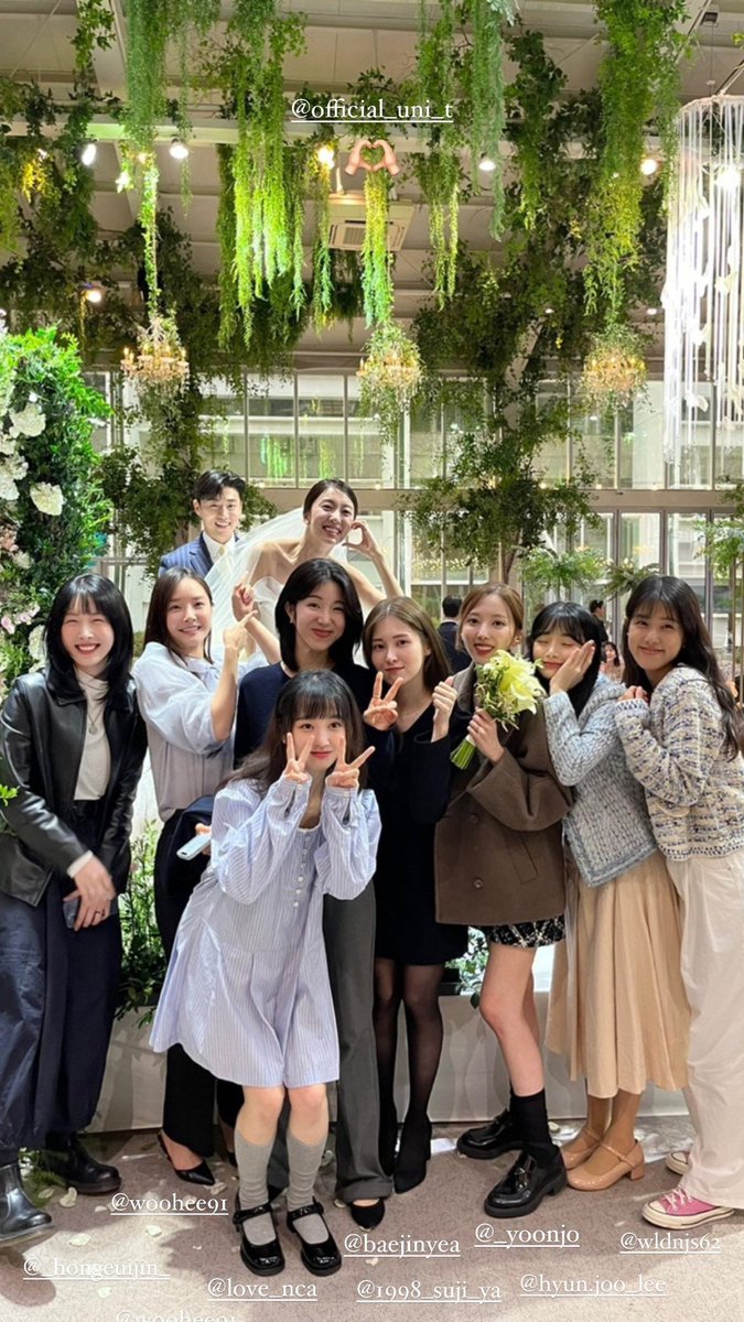 leesujiworld's tweet photo. [PICS] Lee Suji with The Ark, Real Girls Project (and some of THE IDOLM@STER.KR casts), and UNI.T at her wedding ㅡ 231007

#이���지 #수지 #디아크 #유니티 #리얼걸프로젝트 #LEESUJI #THEARK #UNI_T #RGP https://t.co/EvyoyWbUYs
