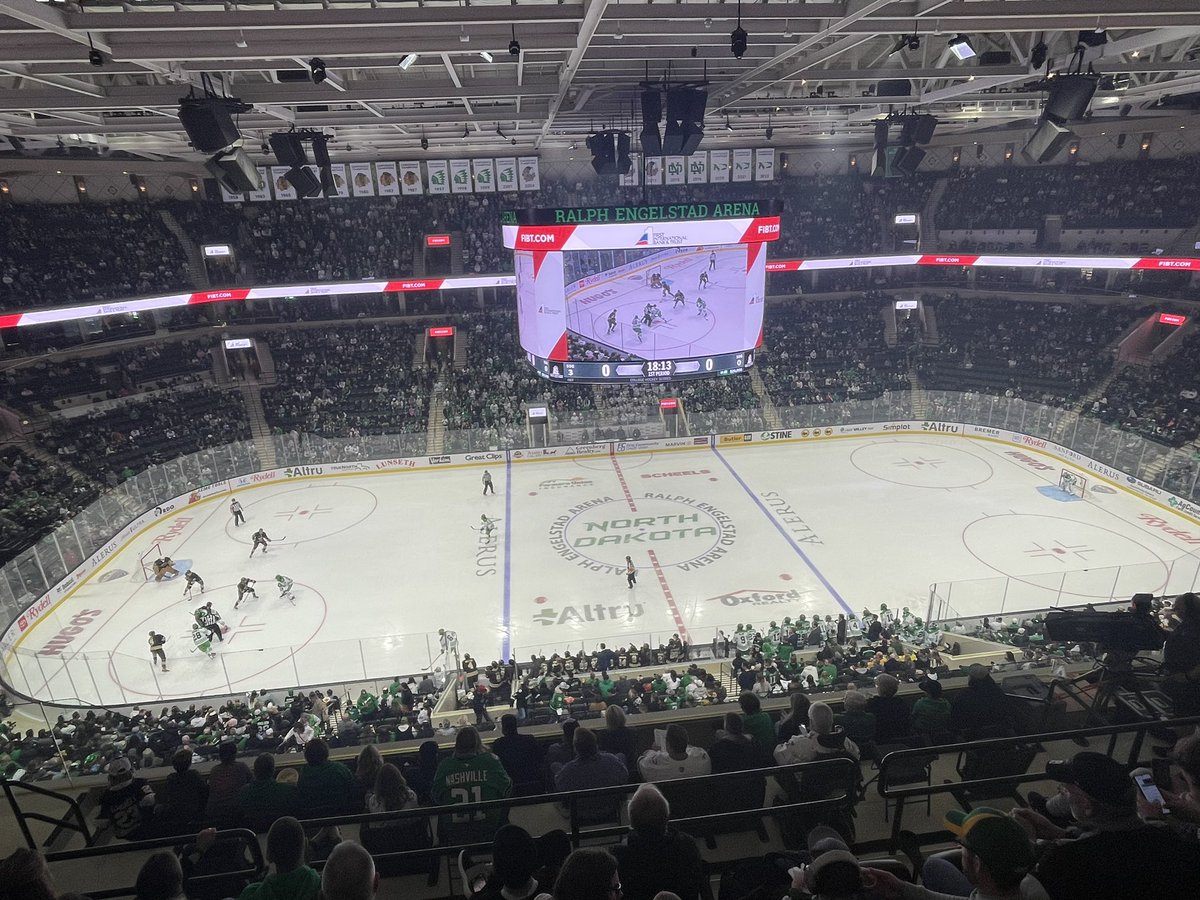 meabh_hushman's tweet photo. Women belong in the press box, women belong at the rink, women belong in sports 💖🏒 https://t.co/Qp4FDd2ere