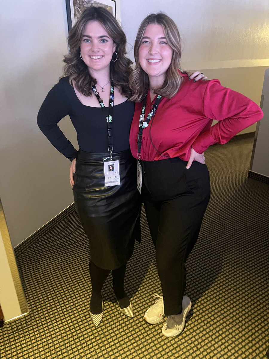 meabh_hushman's tweet photo. Women belong in the press box, women belong at the rink, women belong in sports 💖🏒 https://t.co/Qp4FDd2ere