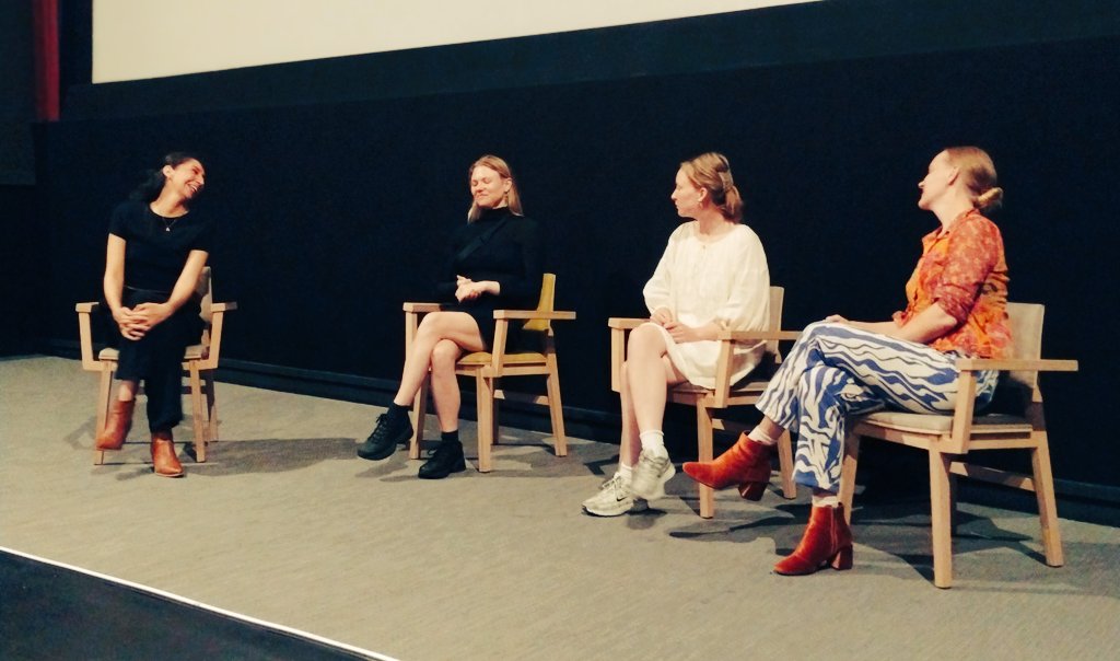 Q&amp;A de Family Portrait

<a href="/leslie_solis/">Someone's tía</a> clausurando el <a href="/BlackCanvas_FCC/">Black Canvas FCC</a>