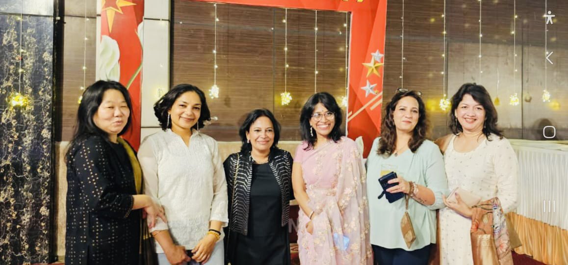 SanyuktaSam1's tweet image. #Friends #Batchmates #Colleagues !!

The 1999 Batch of Civil Services decides to celebrate 24 years of नौकरी, ज़िन्दगी &amp;amp; अटूट दोस्ती !!! 

माँ दुर्गा का आशीर्वाद हम सब पे हमेशा बना रहे 🙏

ये दोस्ती और साथ पूरी ज़िंदगी बनी रहे 💐