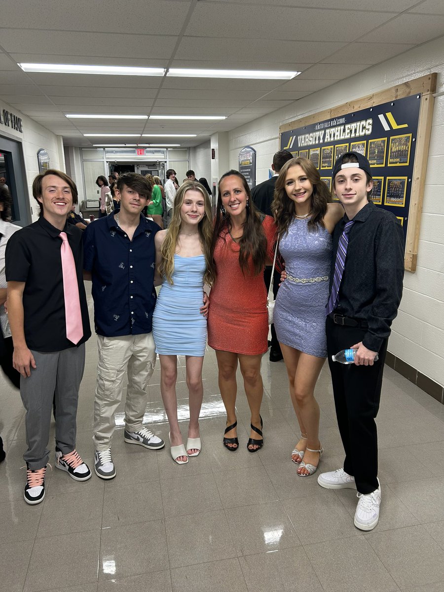 Mrs. Madak tweet media