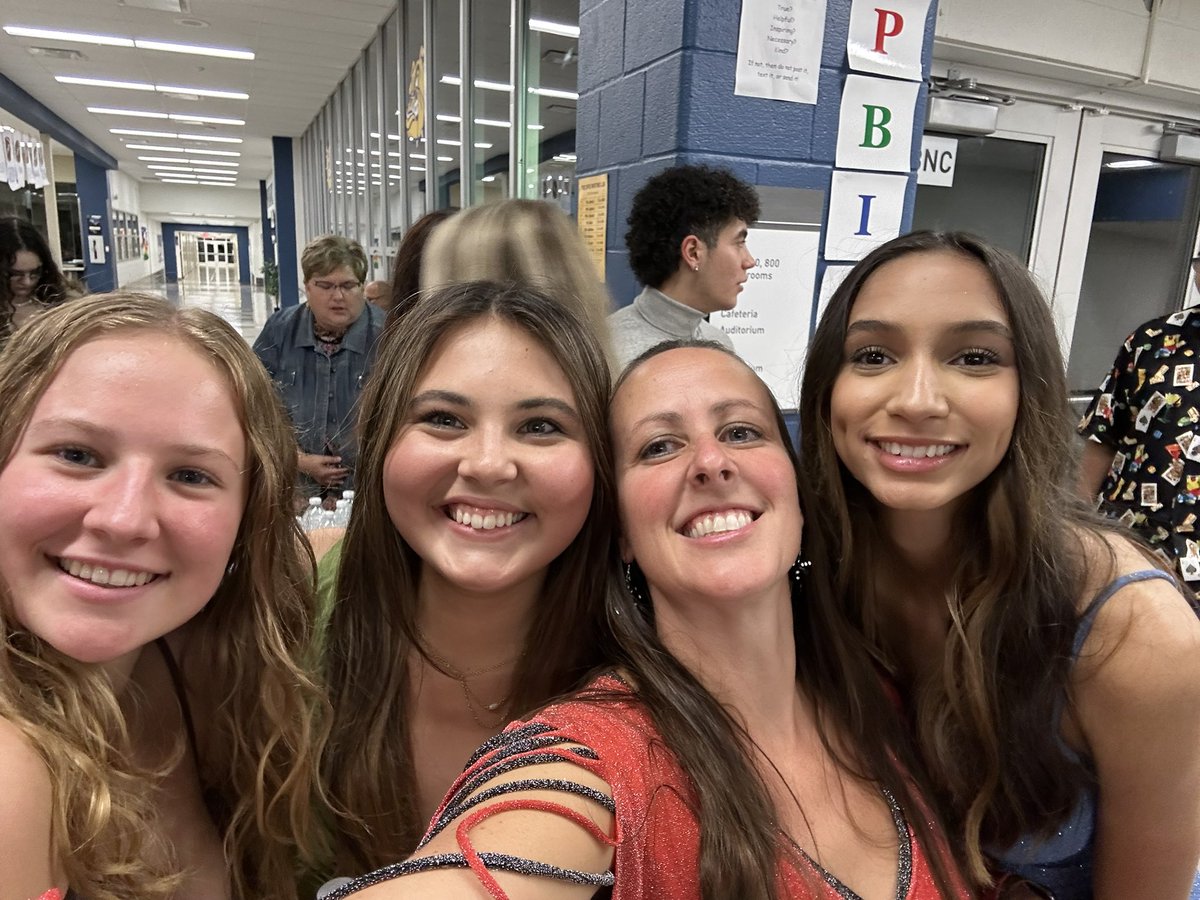 Mrs. Madak tweet media