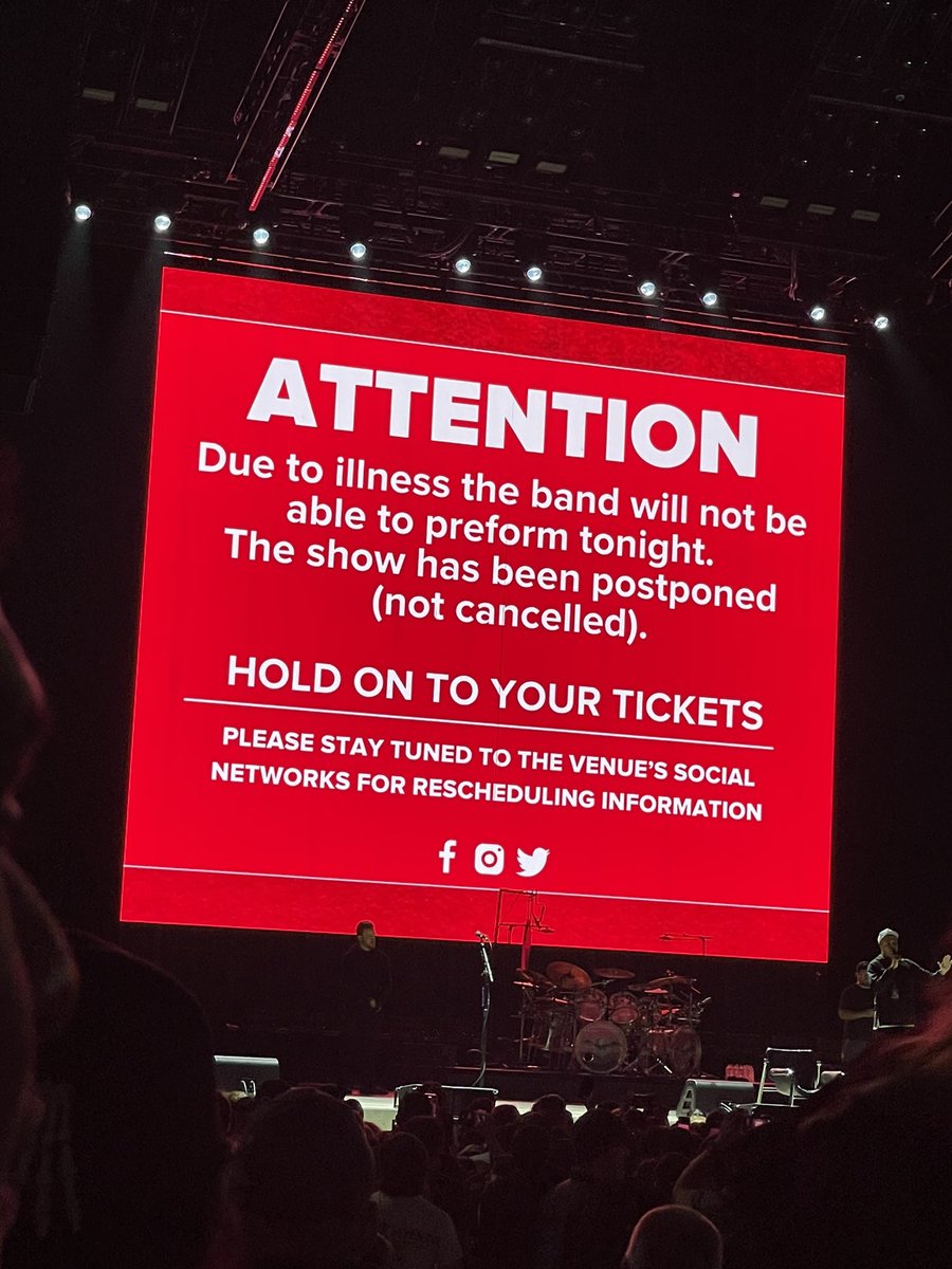 ELexy12's tweet photo. Our one night out and Avenged Sevenfold postpones right before they start 😭 https://t.co/71Zf6VFuiF
