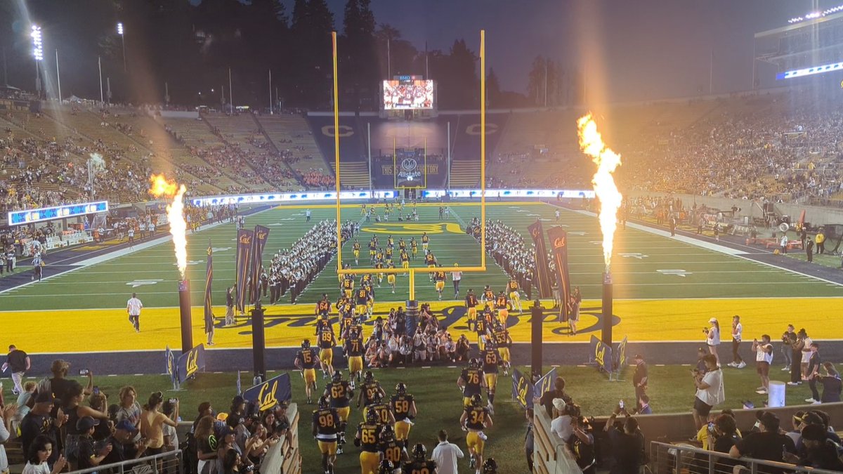 NorCal_Wildfire's tweet photo. #gobears https://t.co/bxmazLZLUF