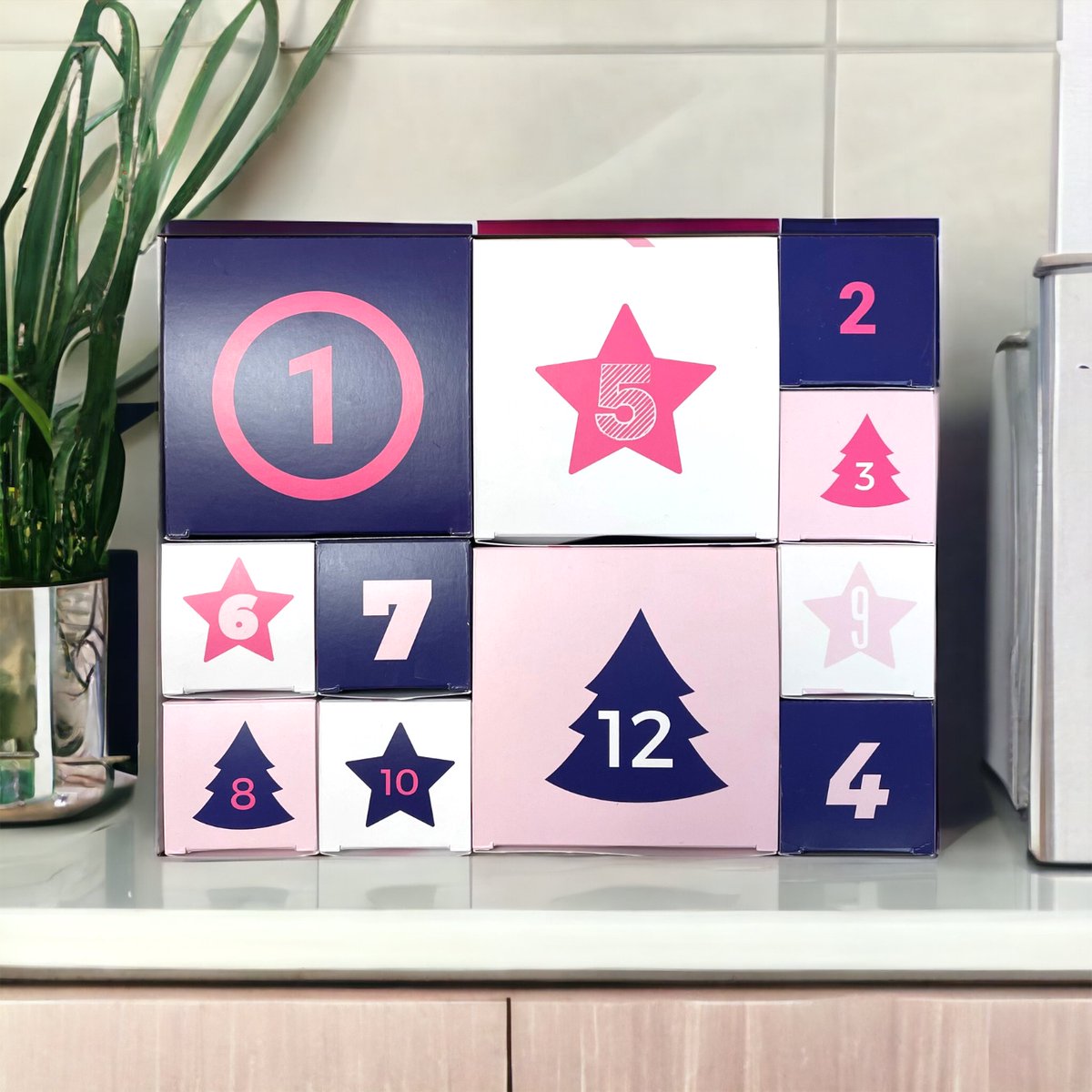 CurlyGirlMethod's tweet image. 🎉 Exciting news! Introducing our Curly Hair Advent Calendar! 🎁🎄 Unlock 12 boxes filled with amazing goodies each day.  #CurlyHair #AdventCalendar #CurlsUnleashed #12DaysofCurls  curlygirlmethod.club/products/chris…