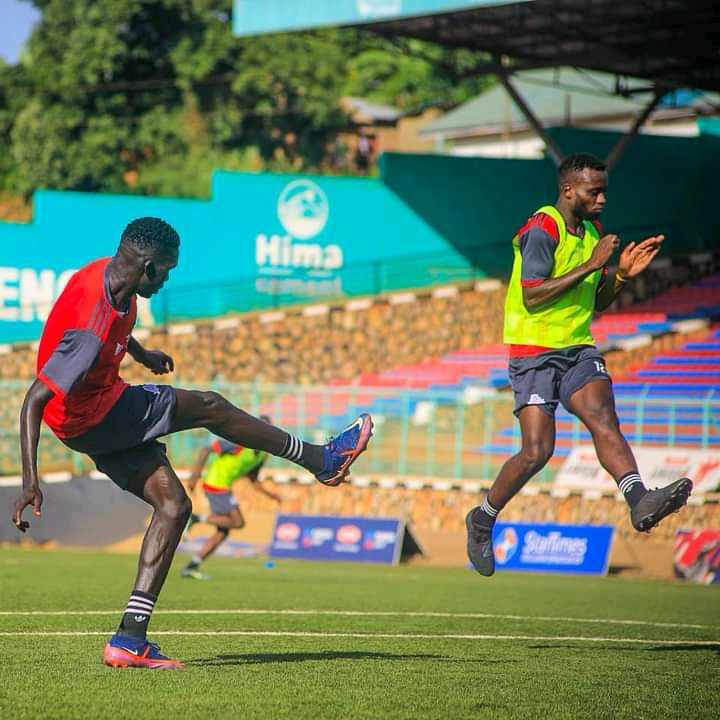 rogerstorach5's tweet image. A blessed Sunday 🙏
#RT5
@VipersSC 
@UPL