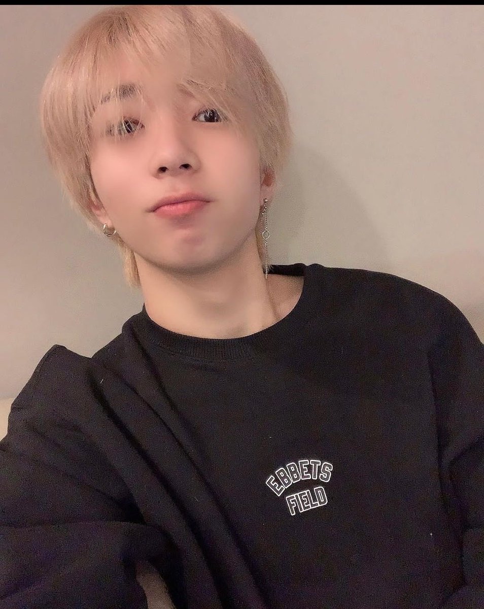 생일 축하해 레오, 오늘 즐거운 시간을 보냈으면 좋겠어, 아주 특별해, 네가 하는 모든 일에 최선을 다하길 바라, 네가 마음먹은 모든 일을 성취할 것이라는 걸 알아, 나는 너를 매우 사랑하고 결코 포기하지 않아, 항상 계속 가

#TFN #티에프앤 #LEO #레오
#HAPPY_LEO_DAY
