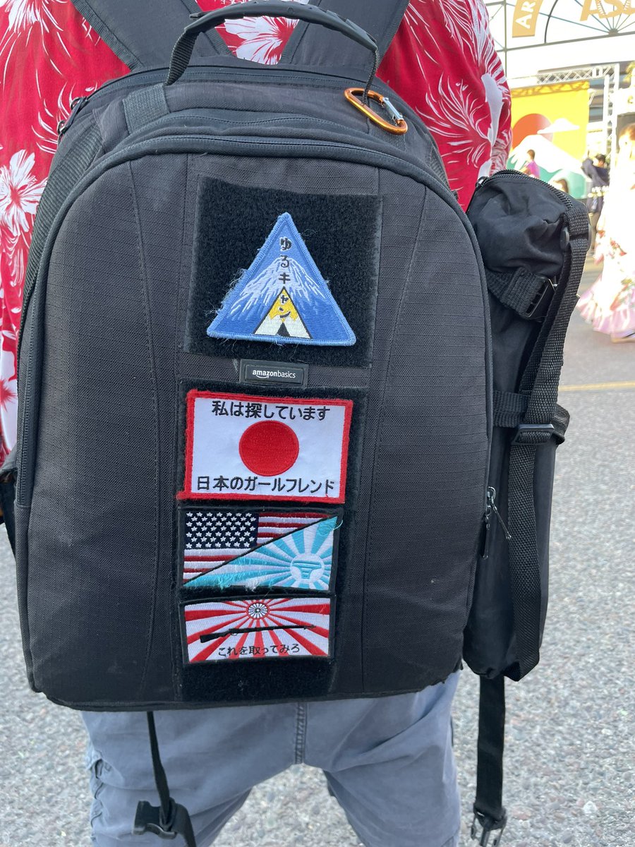 ShinnlyNinja's tweet photo. やばいカバン背負ってるアメリカ人もいました。 https://t.co/JjBQti5y6p