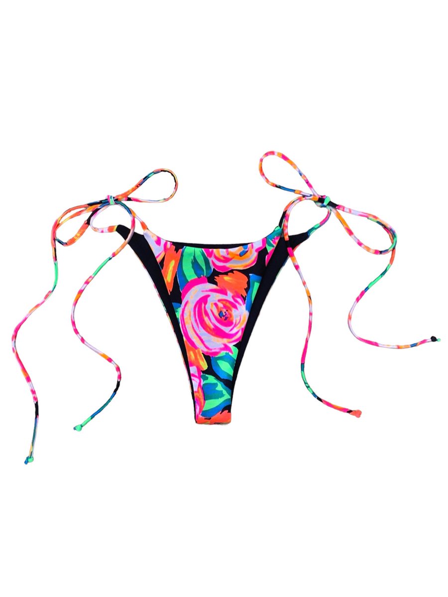 bodytalkshop's tweet photo. A true ode to the 90s era! NEW Wish You Roses Bikini Set. A testament to our passion for individuality and standing out from the crowd.

https://t.co/MTtGYSDHC0 https://t.co/KVrUSKM3VW