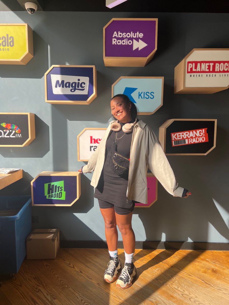 marymandefield's tweet image. First show on @hitsradiouk! 6-9am

Sunday Breakfast with Mary oi oiiiii