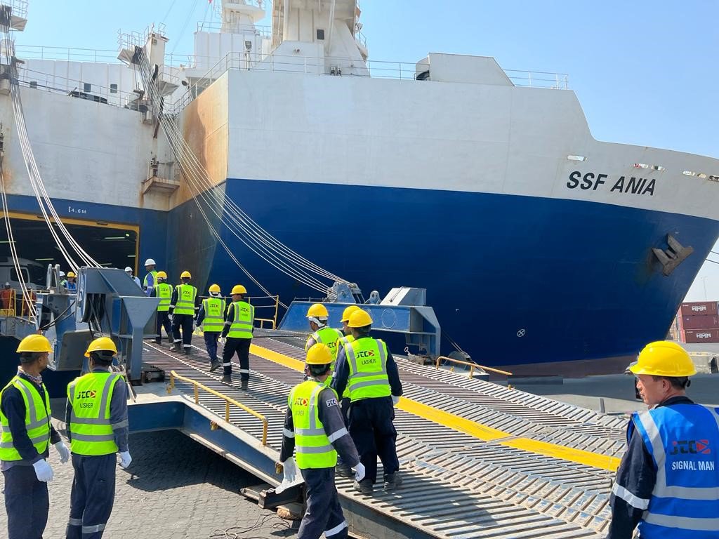 jtckwofficial's tweet photo. JTC was part of an important milestone, providing Stevedoring Services on the SSF ANIA; the shipping line’s first maiden voyage from Khalifa Port, UAE to Shuwaikh Port, Kuwait.
#jtckw #stevedoring #port #ports #portmanagement #portservices #portservice #shipping #kuwait https://t.co/NdaQGEVqvZ