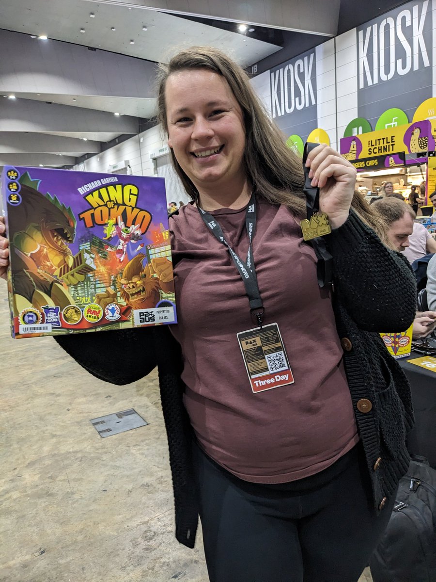 Nikki Henderson! Our Queen of Tokyo!
Congratulations!