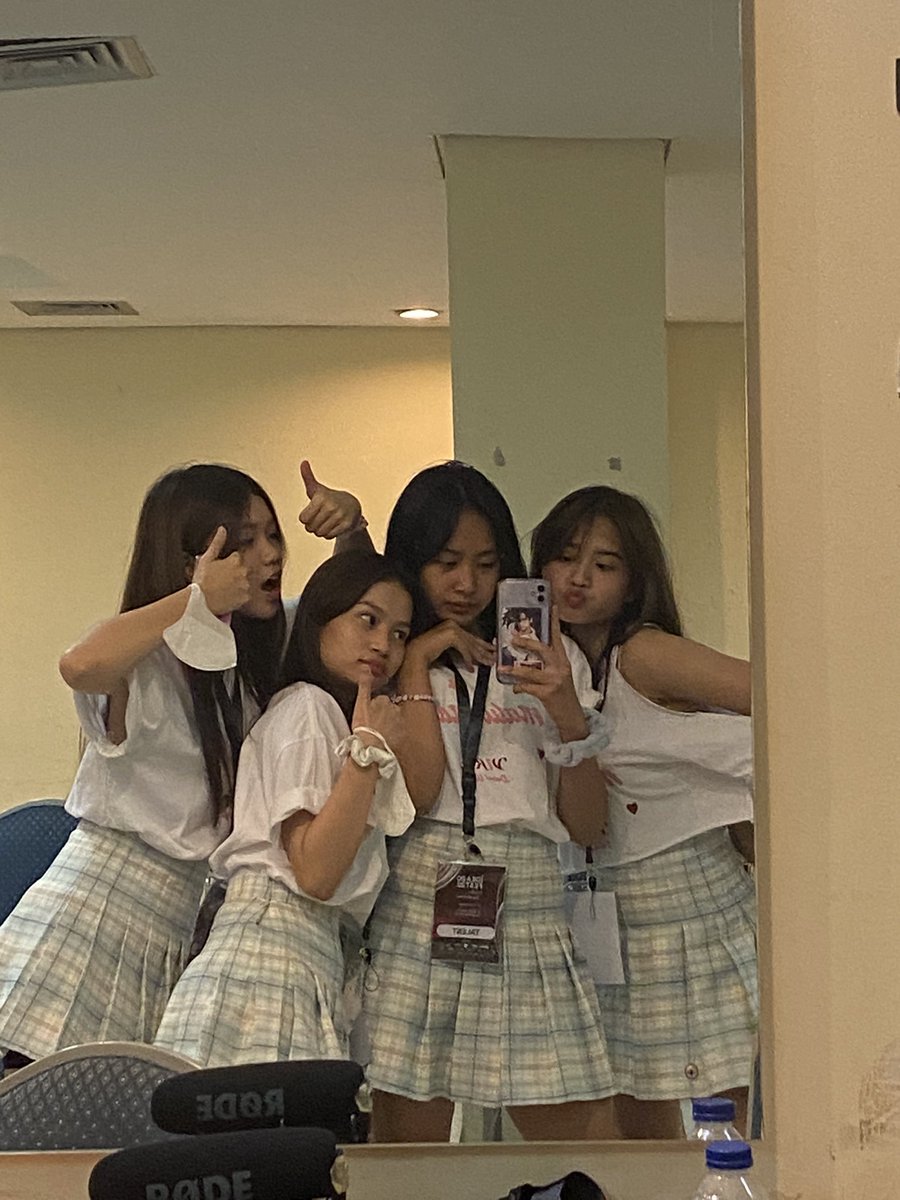 raaliaaw's tweet photo. last. https://t.co/EQtAyxAihs