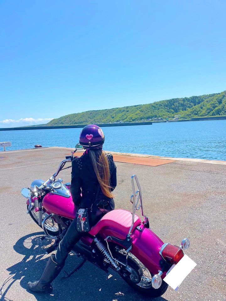SeatBob's tweet photo. ドラッグスター250コブラシートを製作したお客様から送って頂きました‼️
ドラッグスター250用社外シートを元に座面タックロールの座面ピンクレザー、サイド廻りをショッキング���ンクレザーのツートンカラーコブラシートを製作しました✨

03-6423-1360
https://t.co/Edf8BYCLhZ
#ドラッグスター250 https://t.co/9EY4dJ7ixG