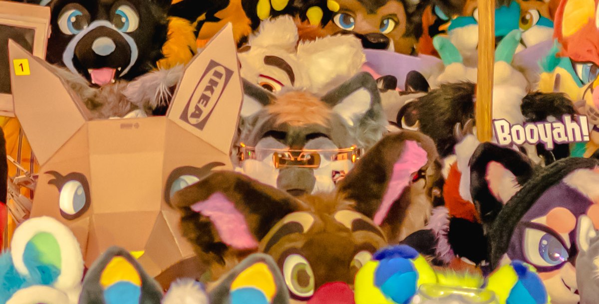 ChevronTheWolf's tweet photo. @Furrydelphia @DoggoDiMagickal #furrydelphia #furrydelphia2023 #fd2023

There I am! I was barely able to poke my head out from beyond these great ears! XD https://t.co/ZeVkhJNtCf