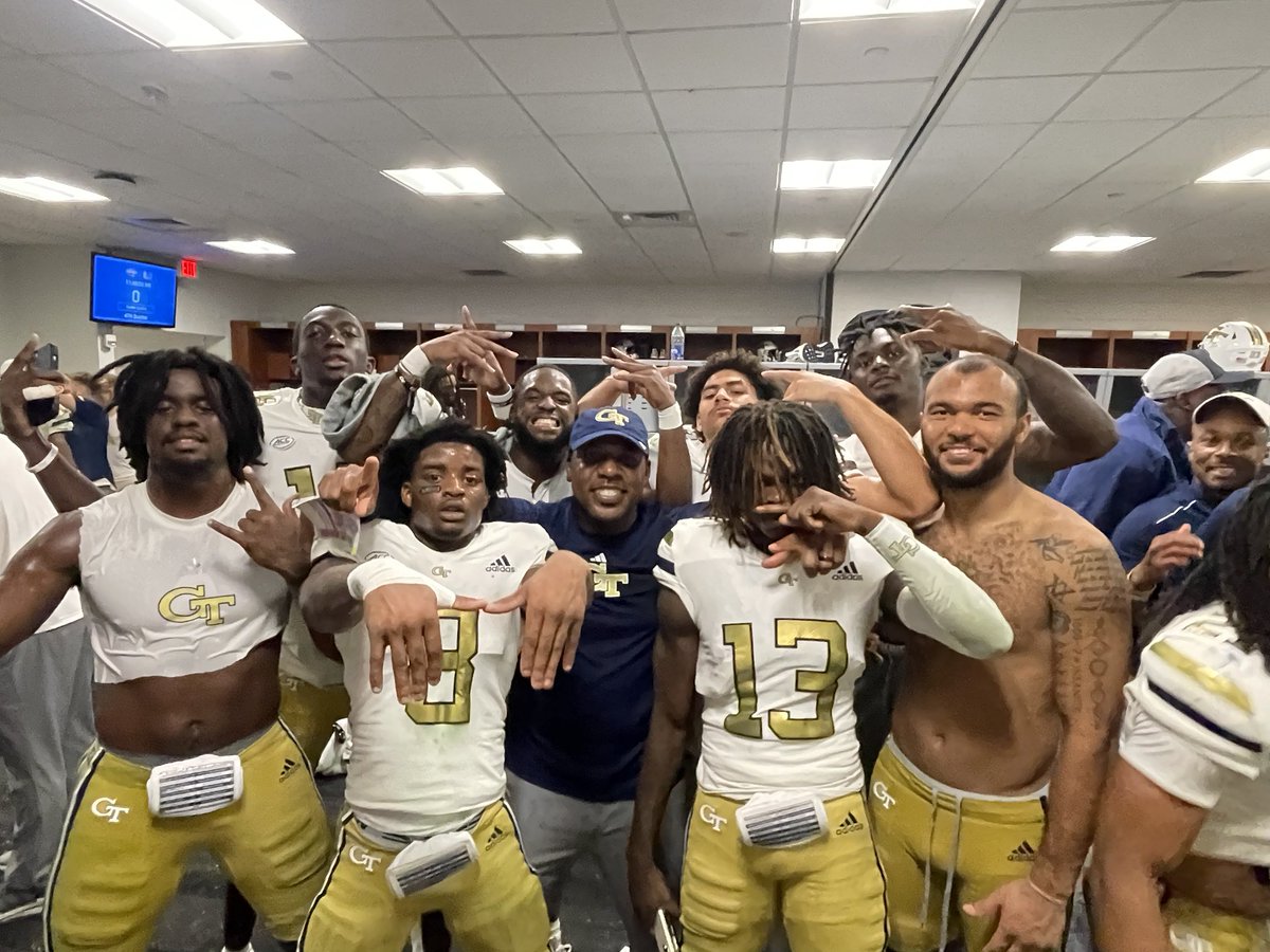The realest crew out there! ✊🏾💯 Love these dudes they battled until the end. <a href="/MalikRutherford/">LIK</a> @Janneh_Abdul <a href="/LeoBlackburn7/">Leo “Bubba” Blackburn JR</a> <a href="/ABoyd723/">AveryBoyd723</a> <a href="/_JBlackStrain/">James BlackStrain</a> <a href="/EricSingletonJ2/">Eric Singleton Jr.</a> <a href="/_Zion2/">Zion Taylor</a> <a href="/ChristianLeary4/">Christian Leary</a> <a href="/domblaylock/">Dom Blaylock</a>