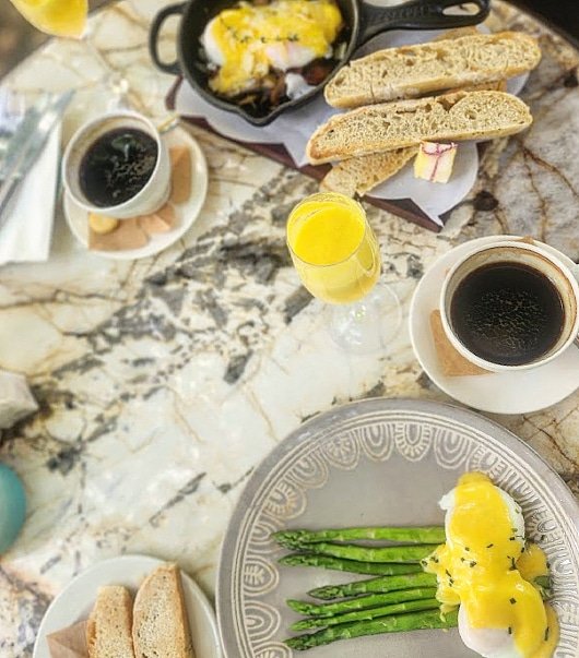 Beautiful Sunday morning.. Brekkie under the trees.

#mimosa #afroboer #bestbreakfast #afroboer