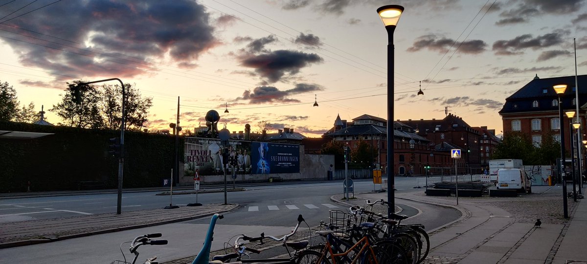 PearDane's tweet photo. Made it to Copenhagen about time for sunrise, so here's what that looks like in our capital. https://t.co/pd884muofC