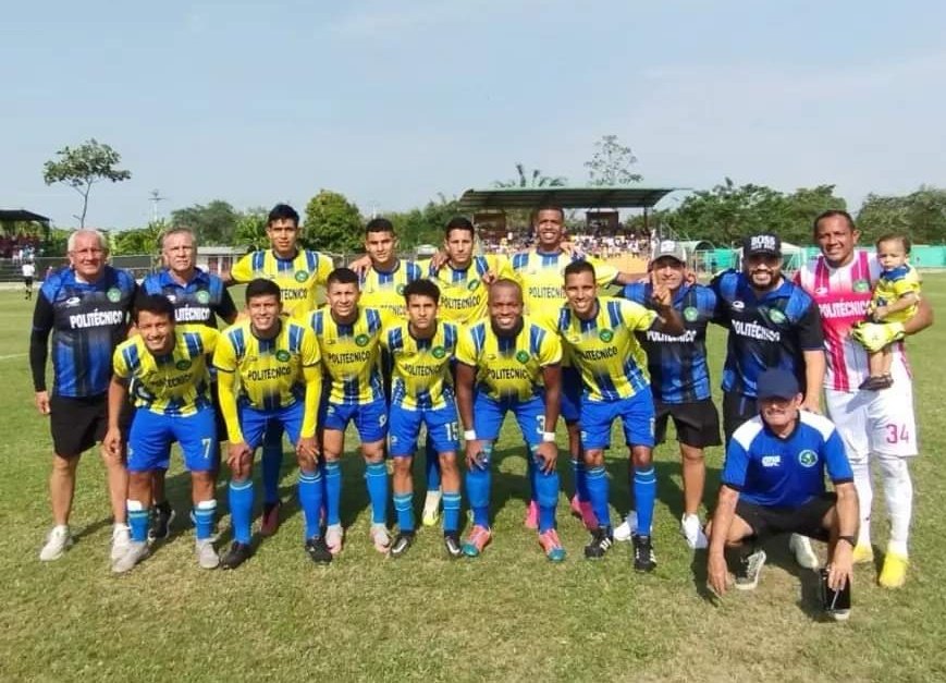 Resultado final en Calceta 

⚽️ #Politécnico 1 vs. #DQuevedo 0

#PlayOff- 16avos de final 
Encuentro de Ida.

 #AscensoEcuador #SegundaCategoría 🇪🇨