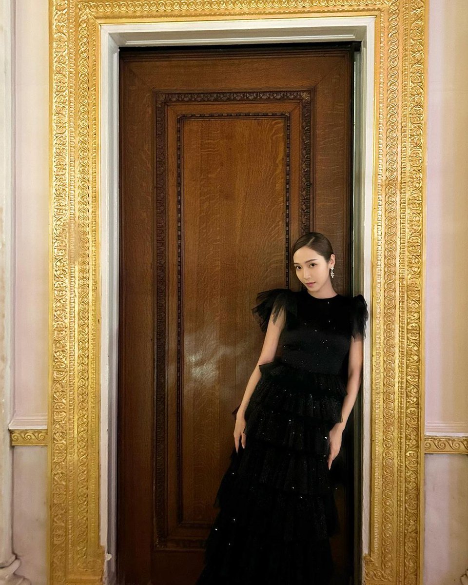 jessica.syj: When the clock strikes🖤🕰️🌙✨
-
👗 @/andrewkwon_official
💇🏻‍♀️ @/sky.kxm
🔹Manhattan, New York

: instagram.com/p/CyIFYp2PYip/
#제시카 #JessicaJung #郑秀妍