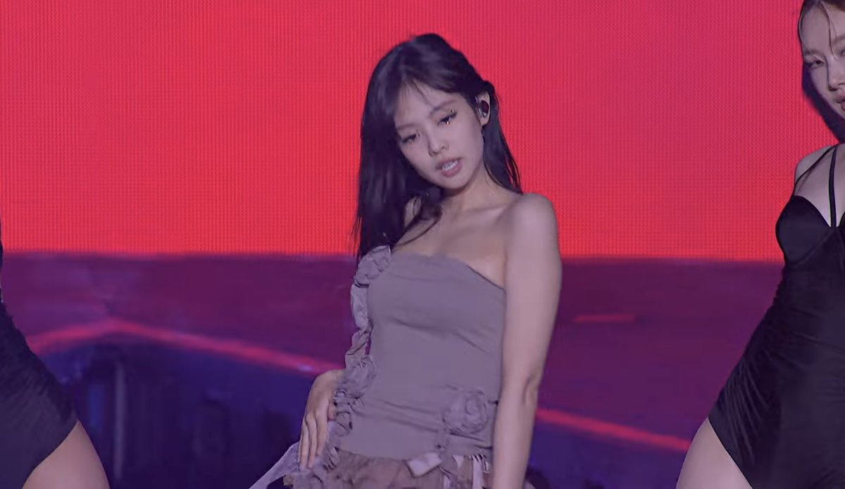 BLACKPINKMX1's tweet photo. BLINKs, ¡Hoy ganó otra vez México!🇲🇽 

Minutos de presentación de #JENNIE en CDMX en Foro Sol de ambas fechas:

0:29- 0:30 - 27 abril 🩵
1:35 - 1:38 - 27 abril 🩵
2:05- 2:17 - 26 abril 💙

🔗 https://t.co/eRweNEdUbo

¡No olvides ir a dejar tu Like al video en YouTube! 🫰🏼✨

#BLACKPINKinMexico #BLACKPINK #BLACKPINKMEXICO #YouandMe