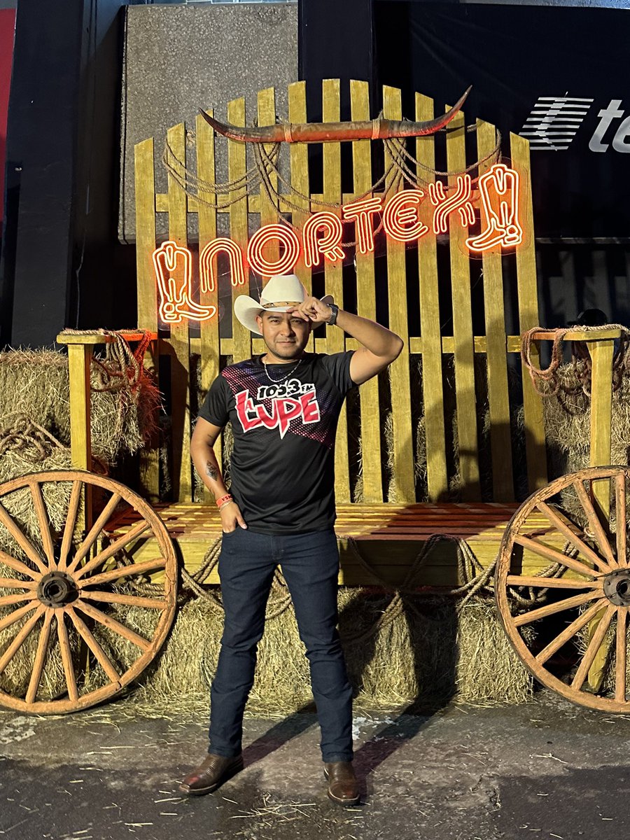RobertoChoco_'s tweet photo. Noche de @NortexFestival 🤠
#Nortex #NortexFestival https://t.co/VELoULbfbf