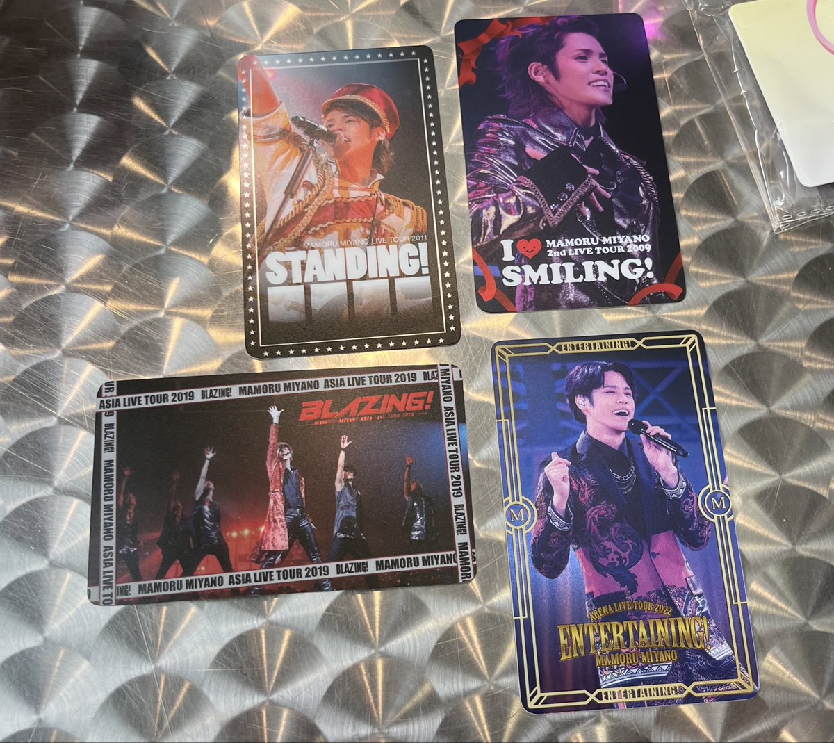 18268mm's tweet photo. 【交換】
マモライ 宮野真守 カードステッカー

譲:
BLAZING! STANDING! 
SMILING! ENTERTAINING!

求:
AMAZING!

広島会場に居ます！
お声掛けお願いします🥺 https://t.co/DmFVWi9U8n