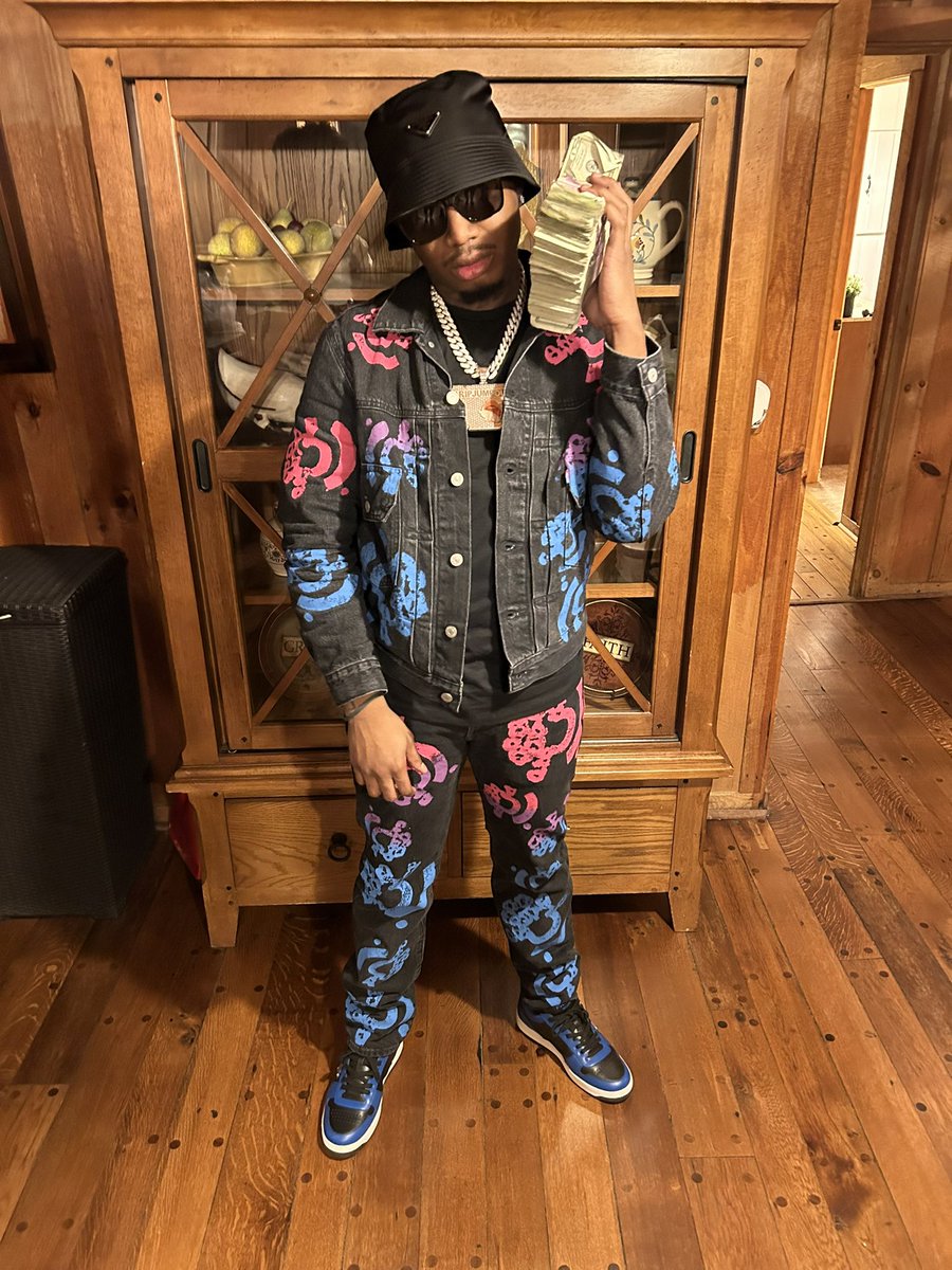 RealRichIzzo's tweet photo. RIP MB I SHEDDED TEARS DEN WENT N JUMPOUT IN MY DENIM #RIPJUMPOUT https://t.co/1YKx48qHyC