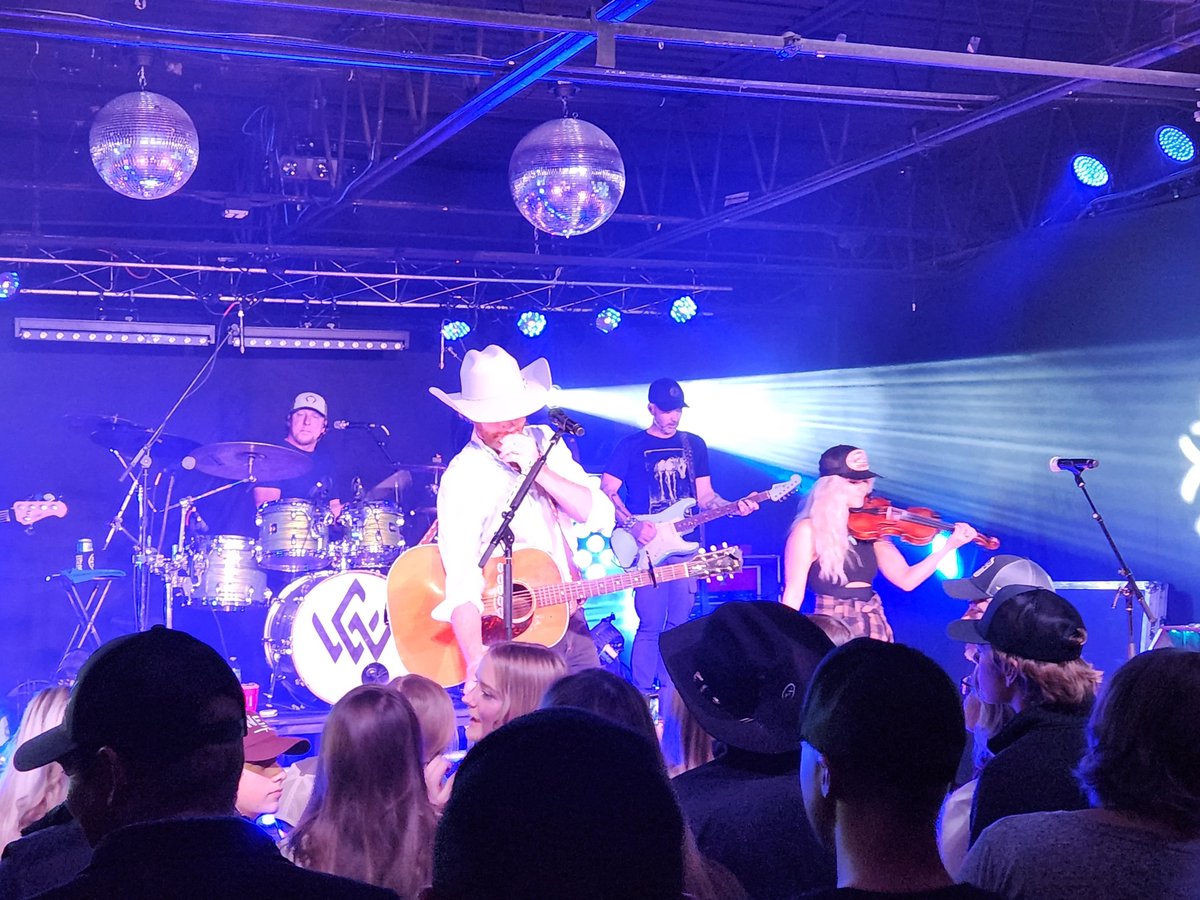 Hundkoja's tweet photo. Another HUGE Thanks to @largecar929 for telling me, years ago, that @ChanceyOfficial put out "FASTEST GUN IN TOWN" Telling me to listen, this is us, we're to of the line in trucking.. stay true. Tough times happen. Good friends &amp; GREAT music get you through. 🤠🍻🍻🤠 https://t.co/zNhUzqUESR