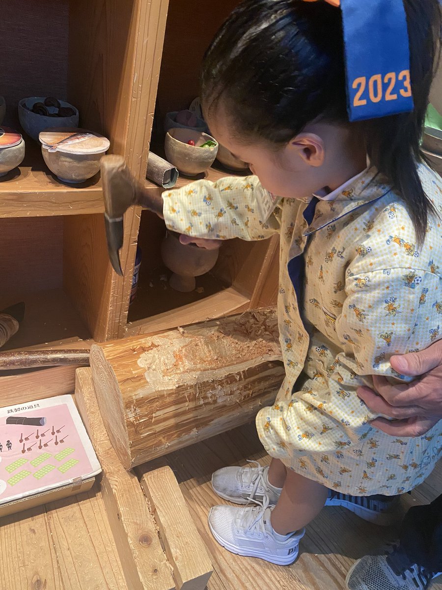 i_am_rin2's tweet photo. 登呂博物館で、石の斧と鉄の斧を体験!
#登呂遺跡 #登呂博物館 #Toro #ToroMuseum https://t.co/4kqGisJXPS