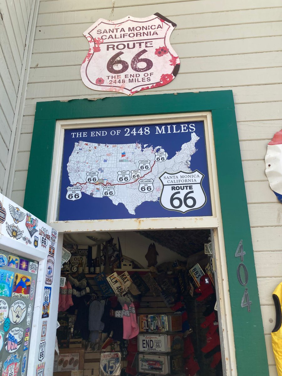 chr1stopherleo's tweet photo. A final flurry of sightseeing selfies on the Californian coast incl our spiritual home at both Muscle Beaches!💪 🏖 😎☀️
We even happened upon a wee home from home chippy! 🍟
#SantaMonica #Route66 #MuscleBeach #VeniceBeach #Venice #TheWeeChippy #CaliforniaDreaming #GoldenYear https://t.co/n4zMvKMcHK