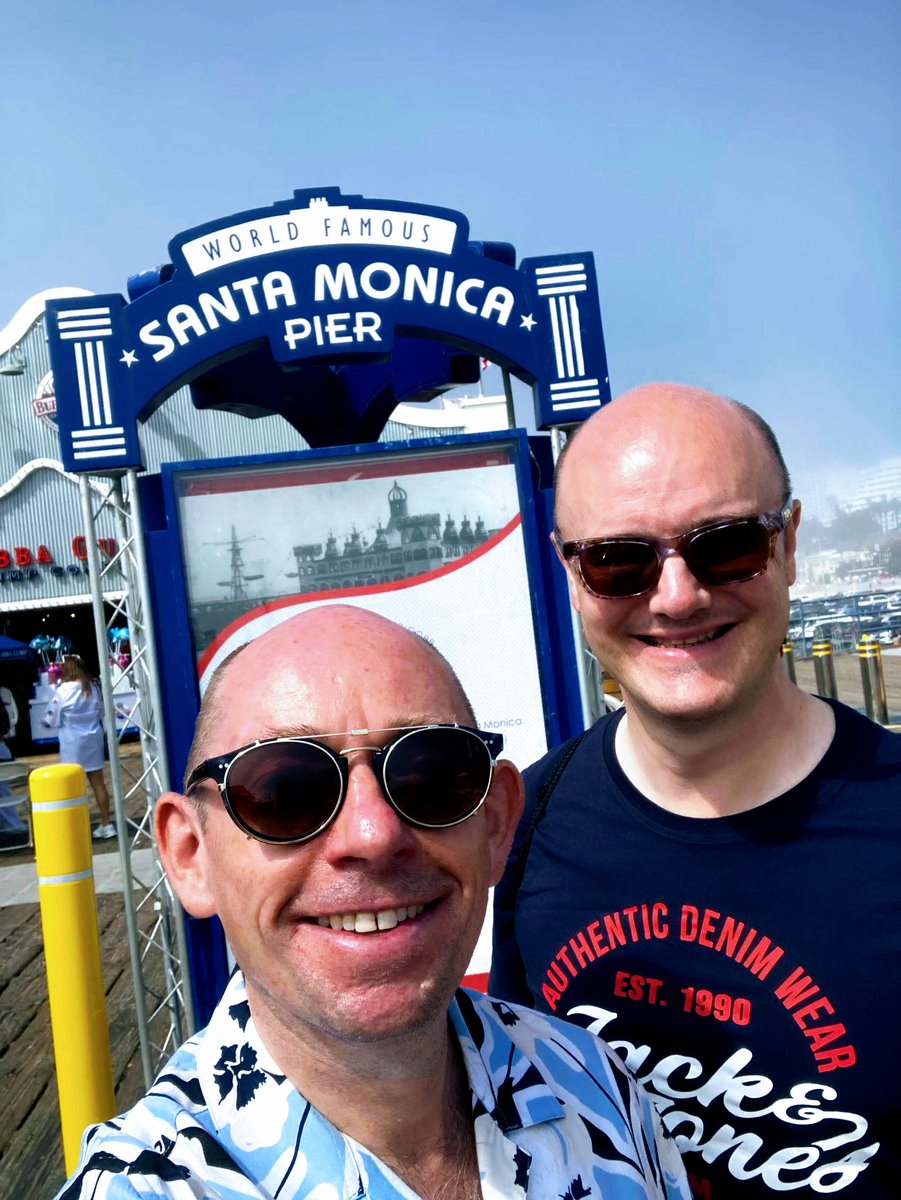 chr1stopherleo's tweet photo. A final flurry of sightseeing selfies on the Californian coast incl our spiritual home at both Muscle Beaches!💪 🏖 😎☀️
We even happened upon a wee home from home chippy! 🍟
#SantaMonica #Route66 #MuscleBeach #VeniceBeach #Venice #TheWeeChippy #CaliforniaDreaming #GoldenYear https://t.co/n4zMvKMcHK